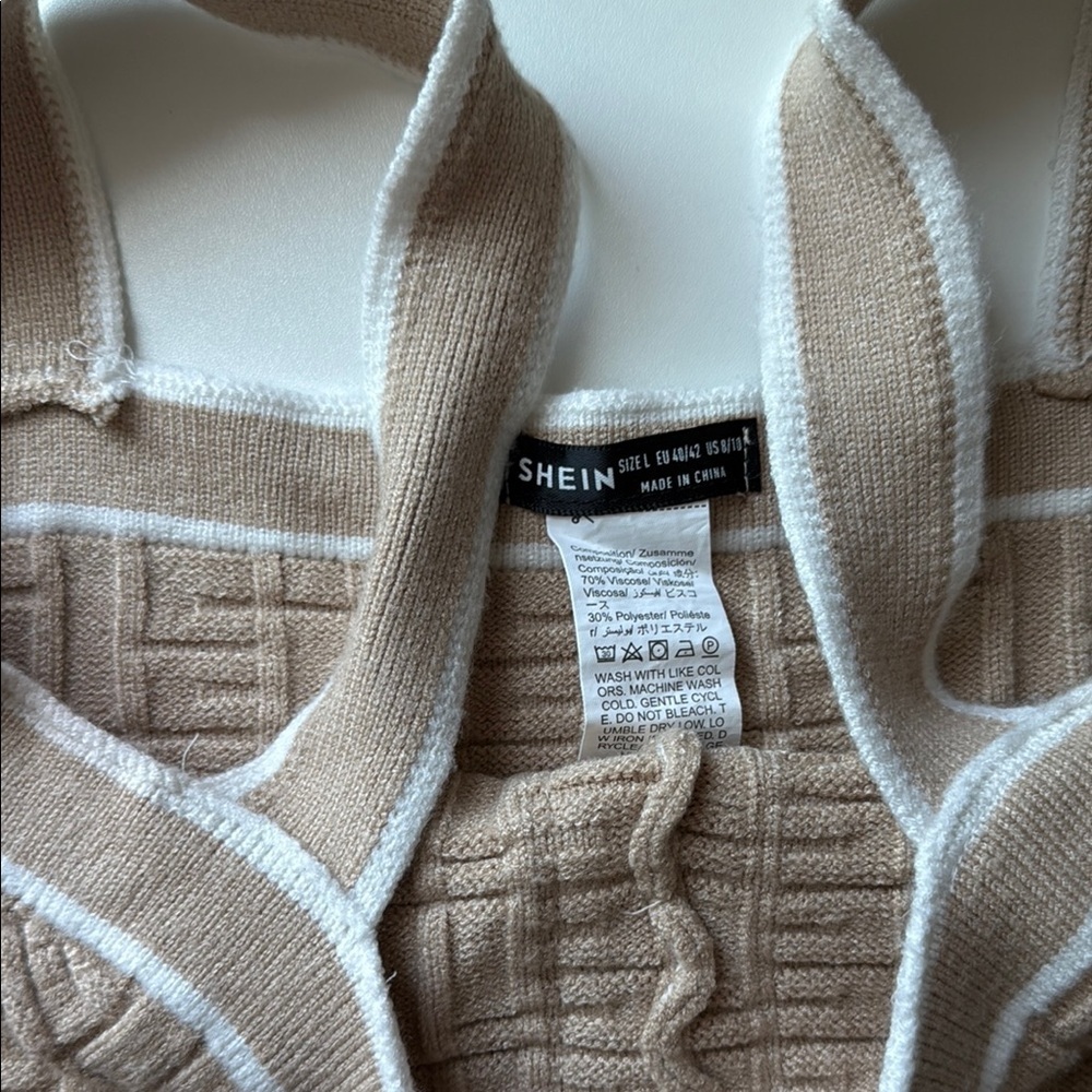 SHEIN Privé Spring Break Contrast Trim Button Detail Crop Knit White Top - Picture 3 of 4